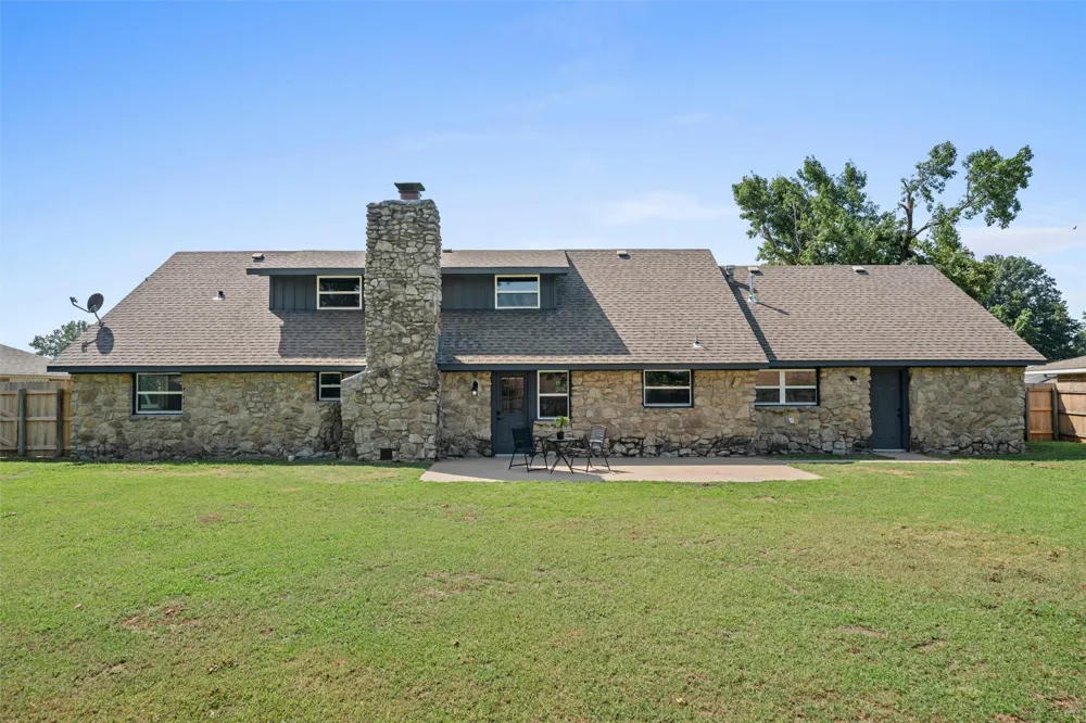 1032 Grandview Bartlesville, OK 74006