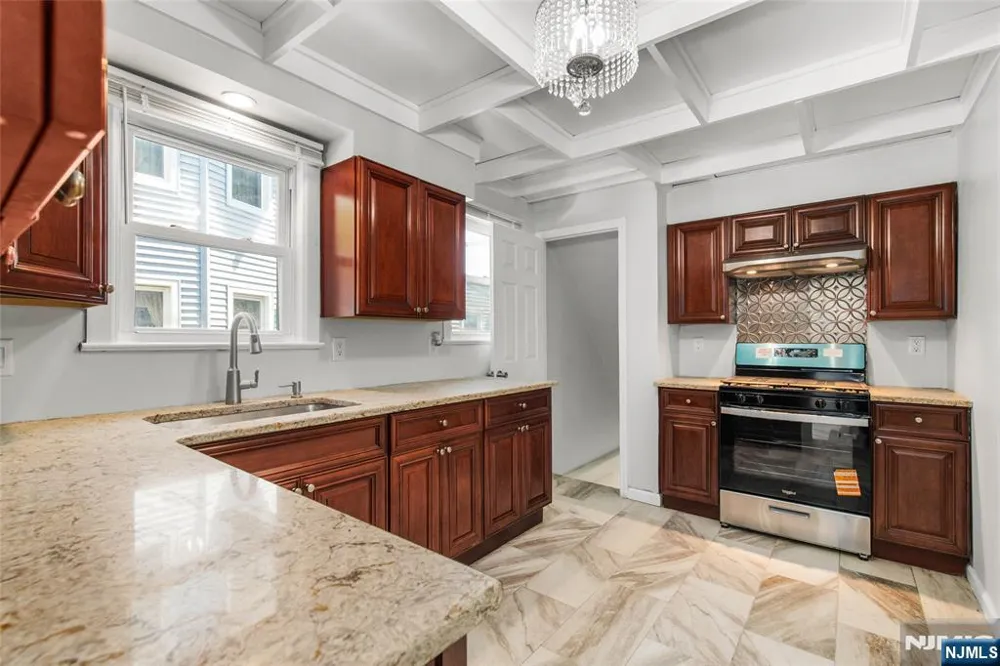 40 Teaneck Ridgefield Park, NJ 07660