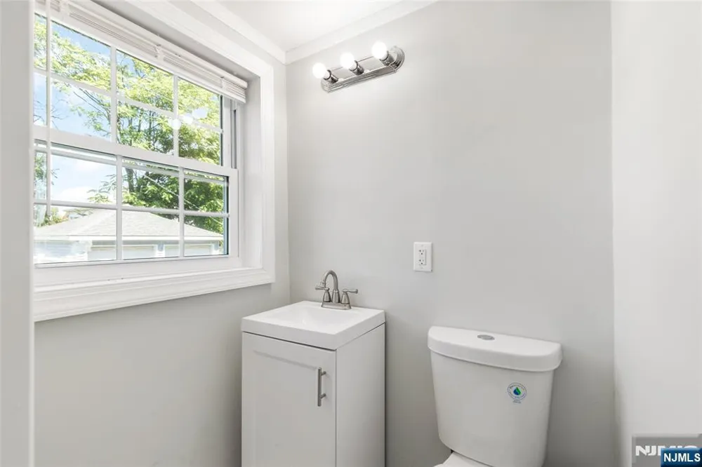 40 Teaneck Ridgefield Park, NJ 07660