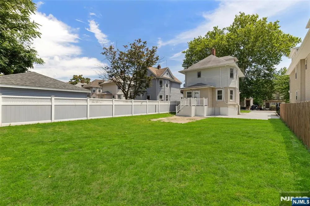 40 Teaneck Ridgefield Park, NJ 07660