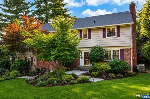 122 Crest Road