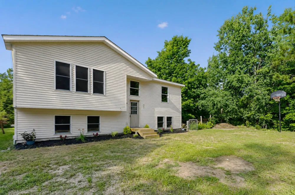4241 Laming Circle Elmira, MI 49730