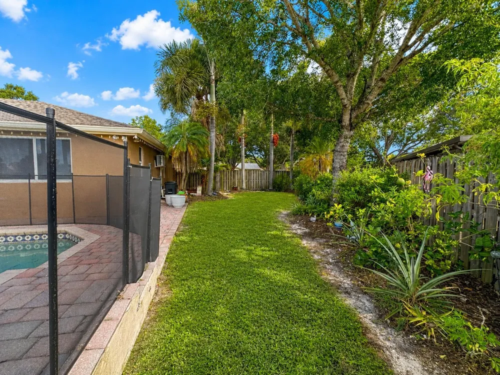 5040 SW 117th Way Cooper City, FL 33330