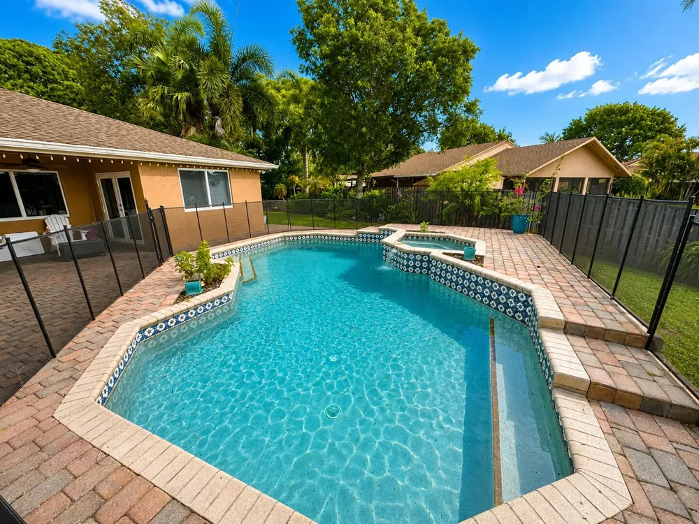 5040 SW 117th Way Cooper City, FL 33330