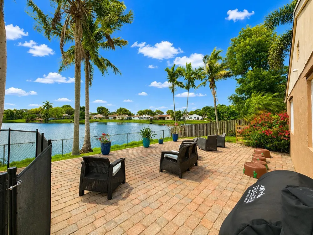 5040 SW 117th Way Cooper City, FL 33330