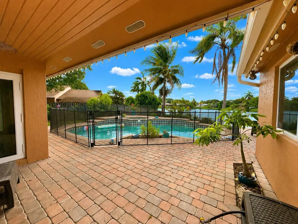5040 SW 117th Way Cooper City, FL 33330