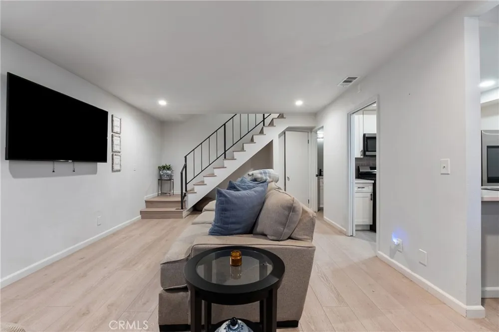 159 S Wilmington #F Compton, CA 90220