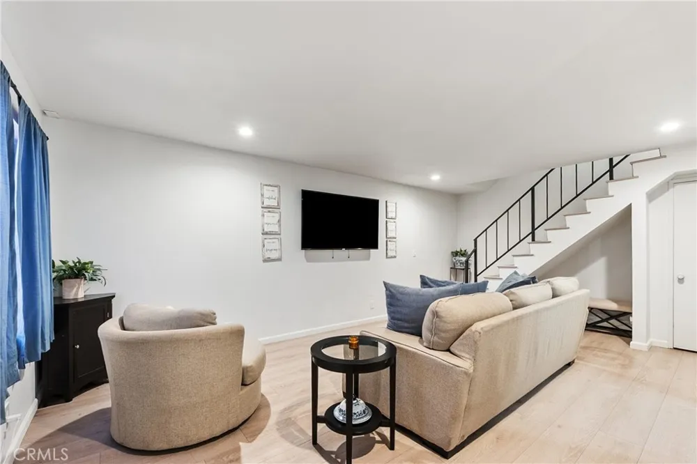159 S Wilmington #F Compton, CA 90220