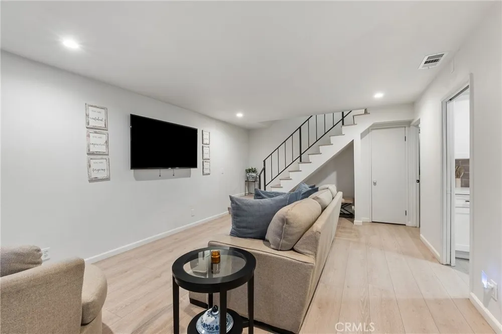 159 S Wilmington #F Compton, CA 90220
