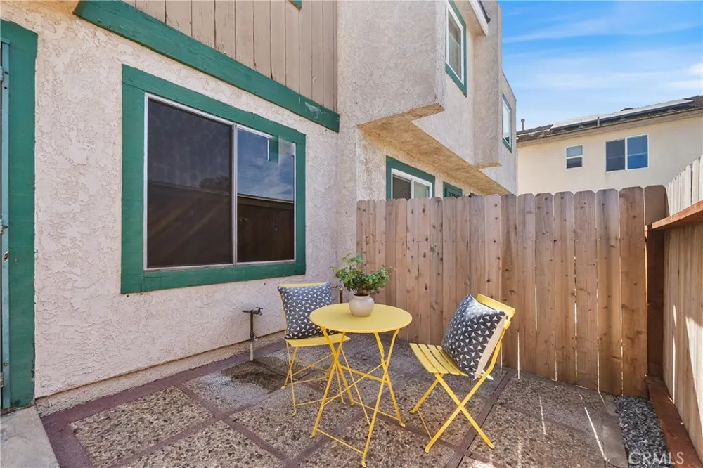 159 S Wilmington #F Compton, CA 90220