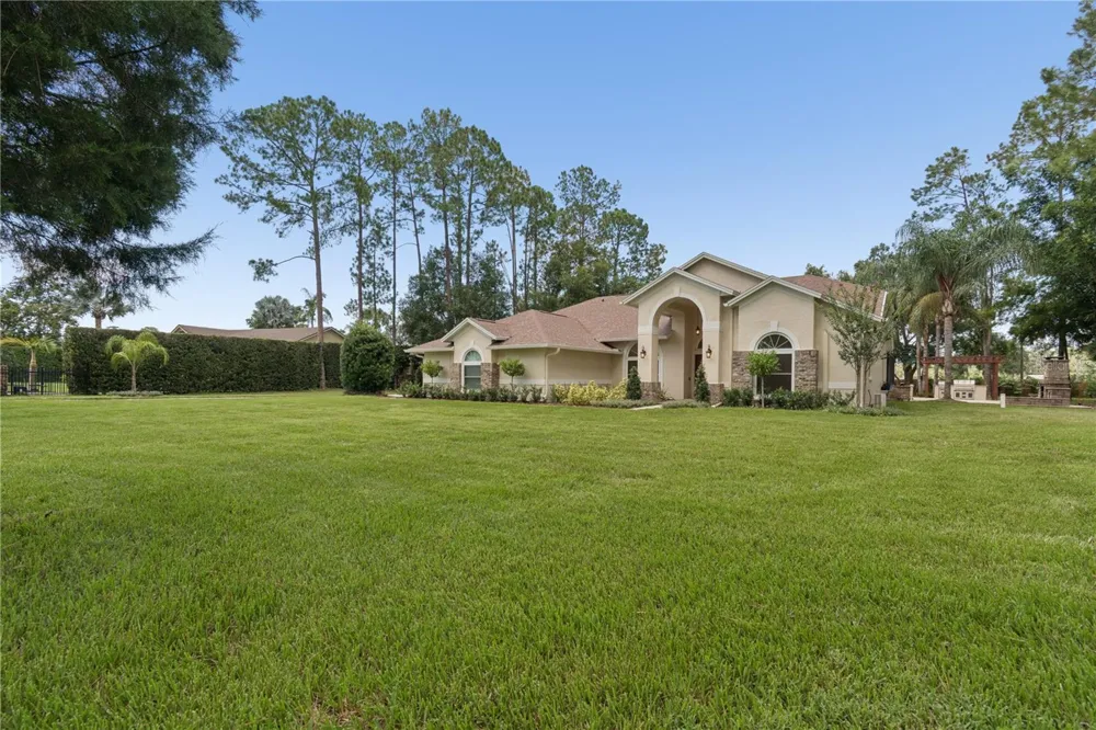 18811 VICTOR MANUEL DRIVE Lutz, FL 33548