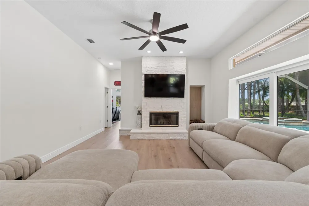 18811 VICTOR MANUEL DRIVE Lutz, FL 33548