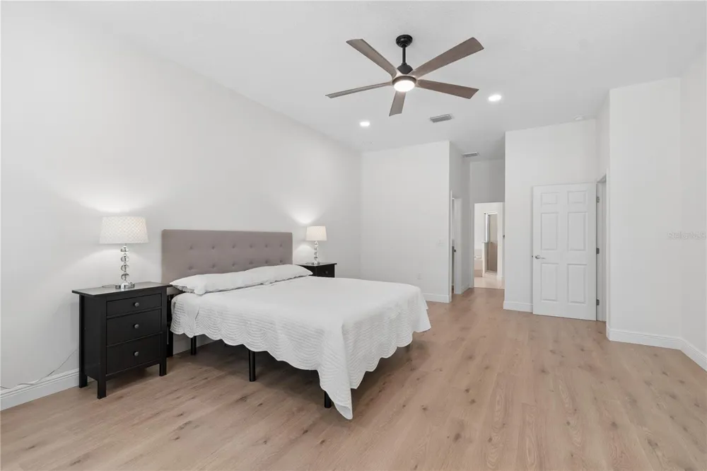 18811 VICTOR MANUEL DRIVE Lutz, FL 33548