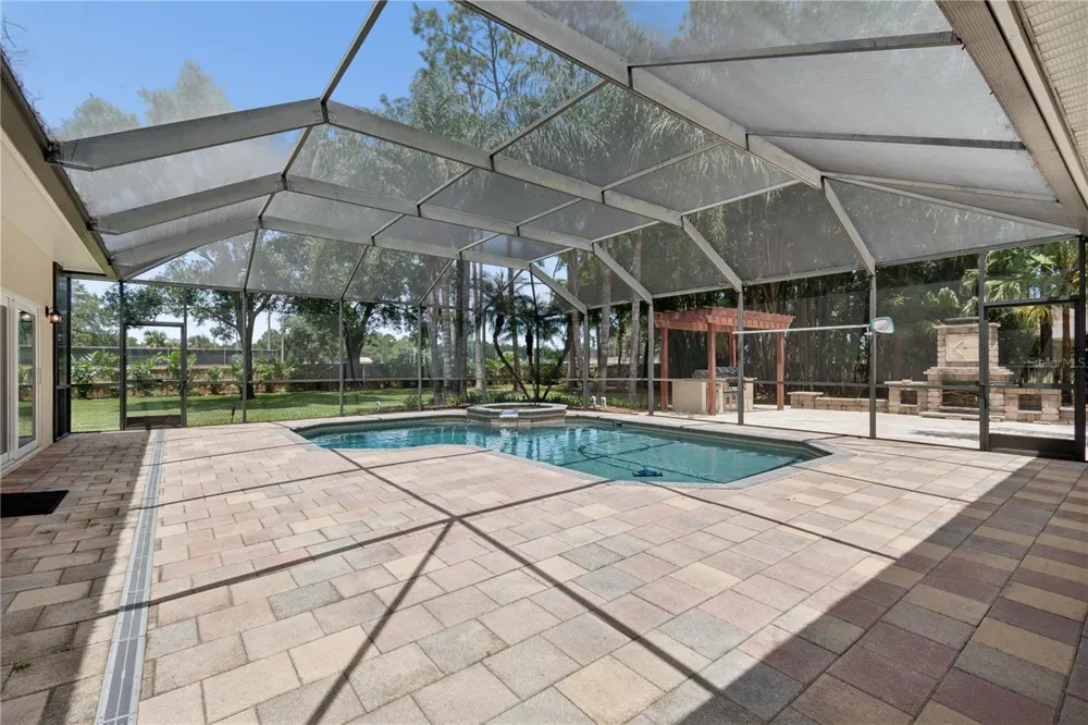 18811 VICTOR MANUEL DRIVE Lutz, FL 33548