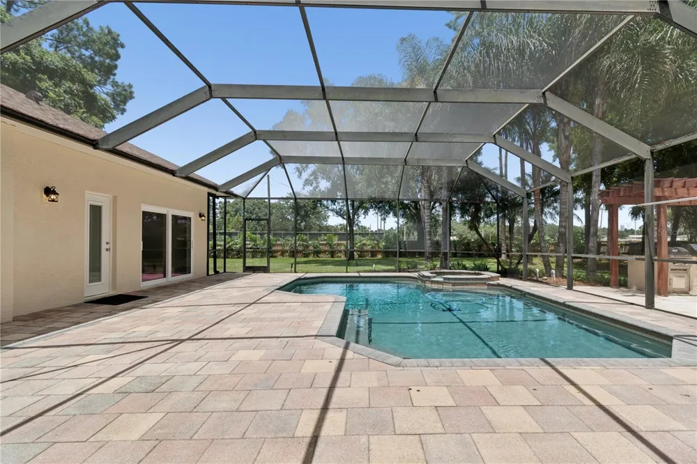 18811 VICTOR MANUEL DRIVE Lutz, FL 33548
