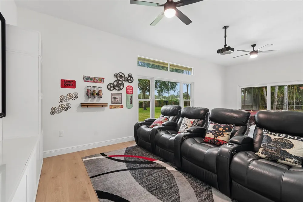 18811 VICTOR MANUEL DRIVE Lutz, FL 33548