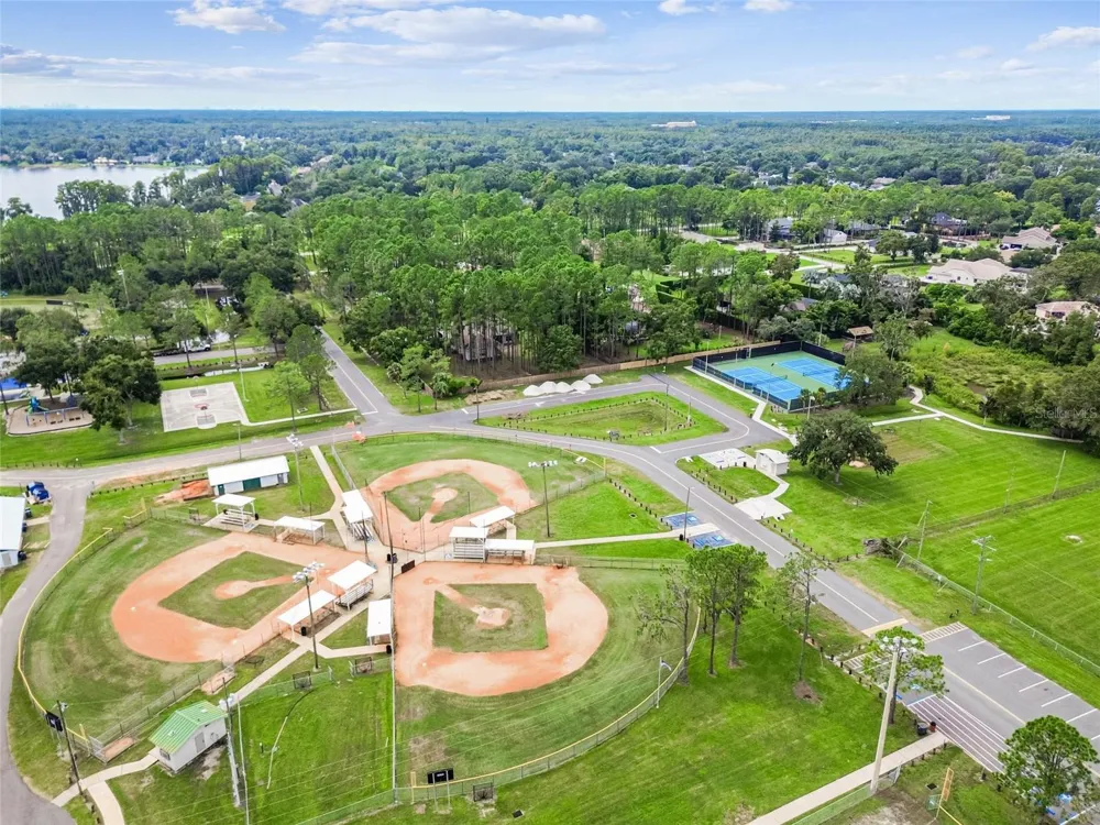 18811 VICTOR MANUEL DRIVE Lutz, FL 33548