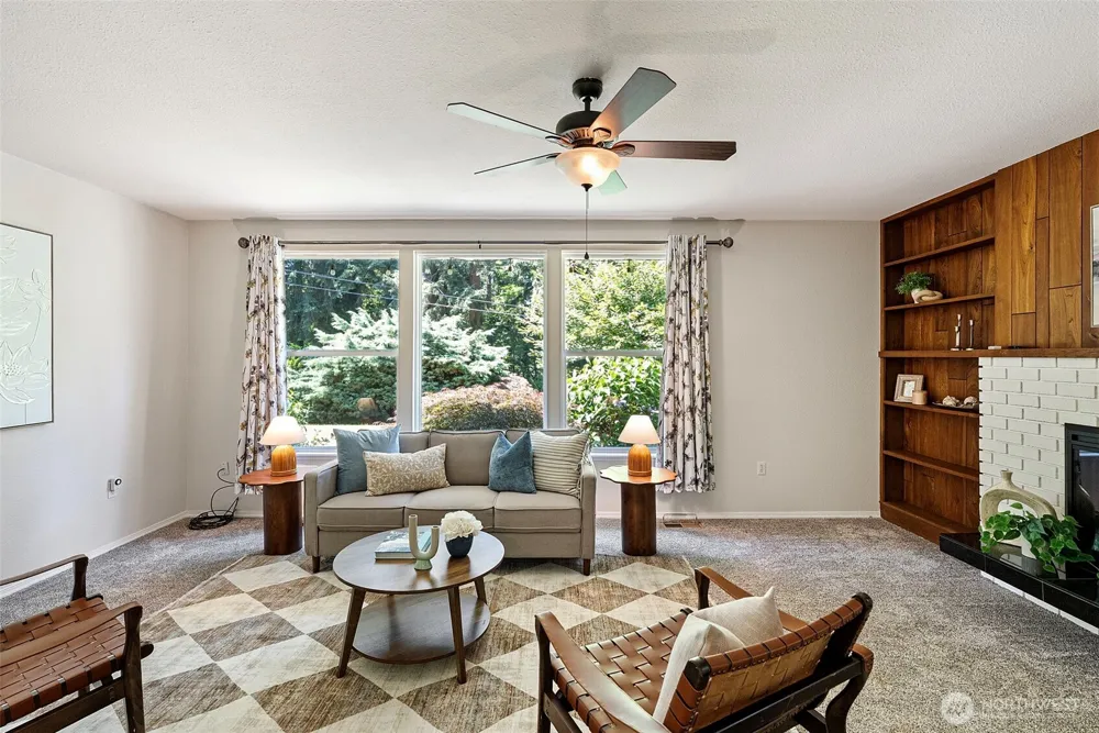 19064 10th Avenue NE Poulsbo, WA 98370