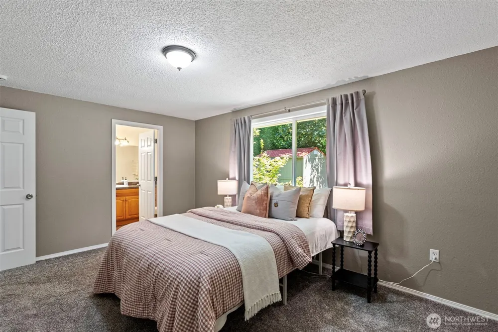 19064 10th Avenue NE Poulsbo, WA 98370