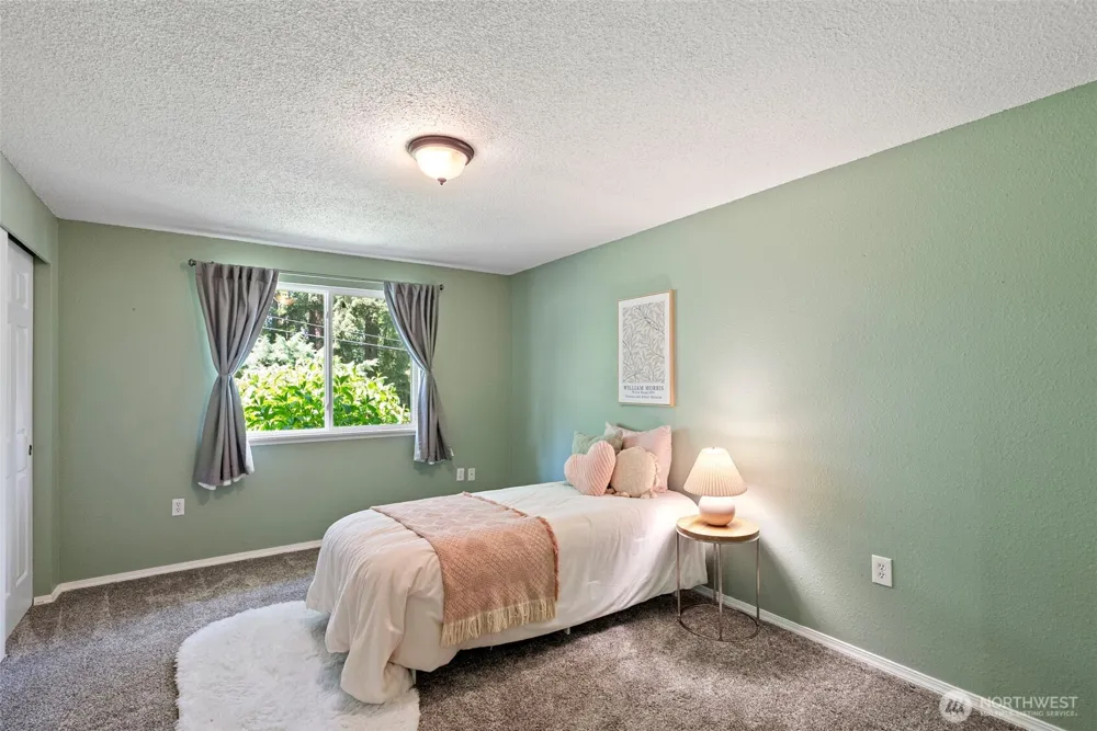 19064 10th Avenue NE Poulsbo, WA 98370