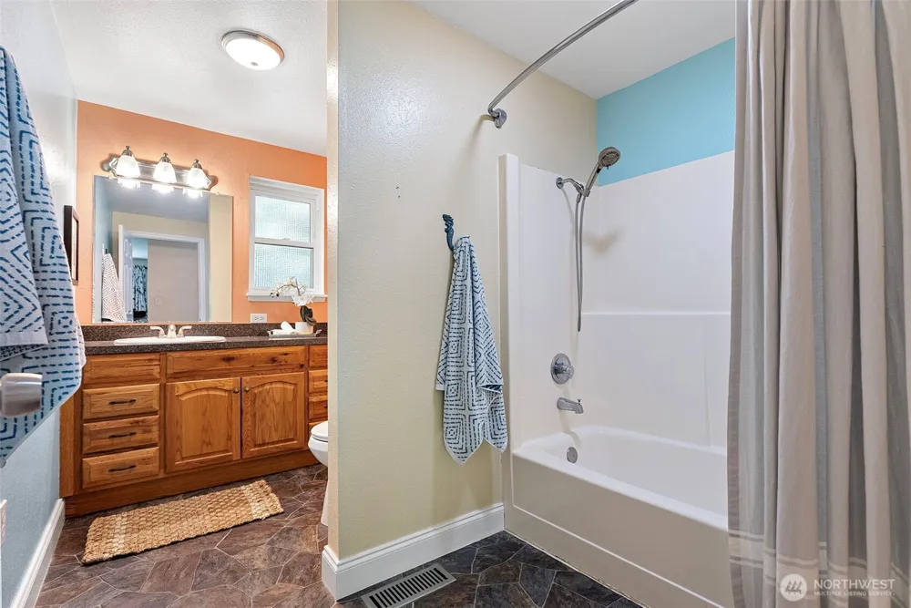 19064 10th Avenue NE Poulsbo, WA 98370