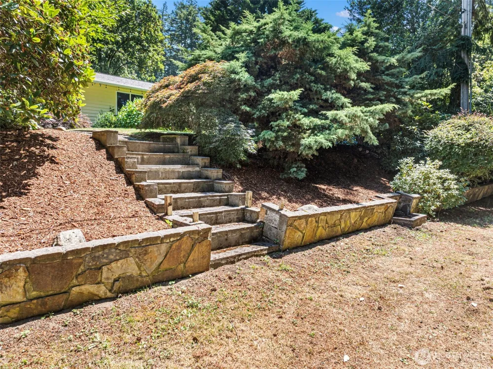 19064 10th Avenue NE Poulsbo, WA 98370