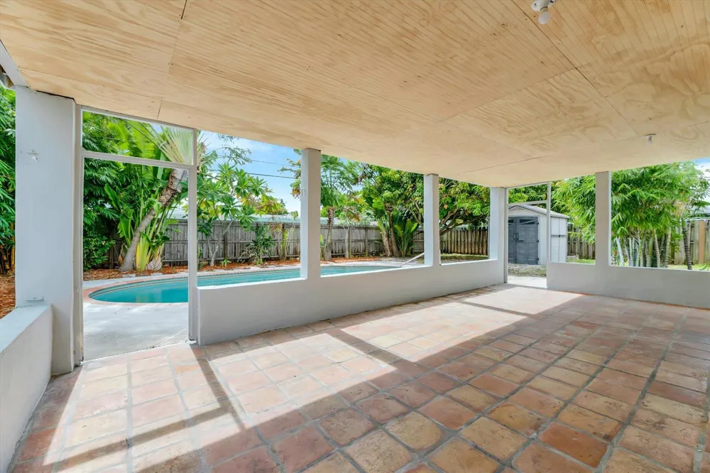 1404 SW 1ST AVENUE Deerfield Beach, FL 33441
