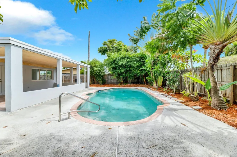 1404 SW 1ST AVENUE Deerfield Beach, FL 33441