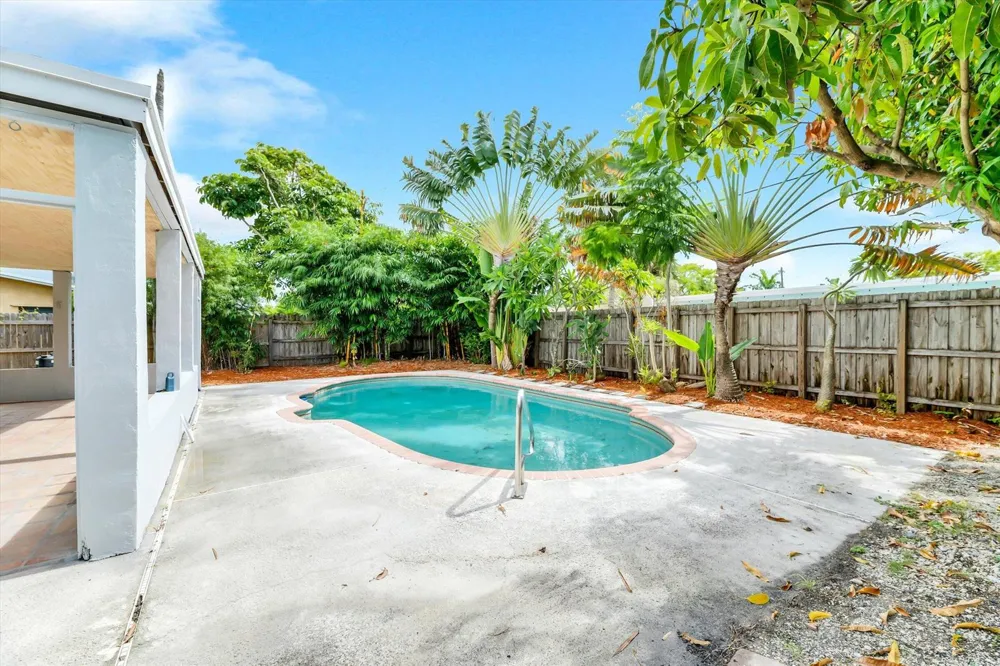 1404 SW 1ST AVENUE Deerfield Beach, FL 33441