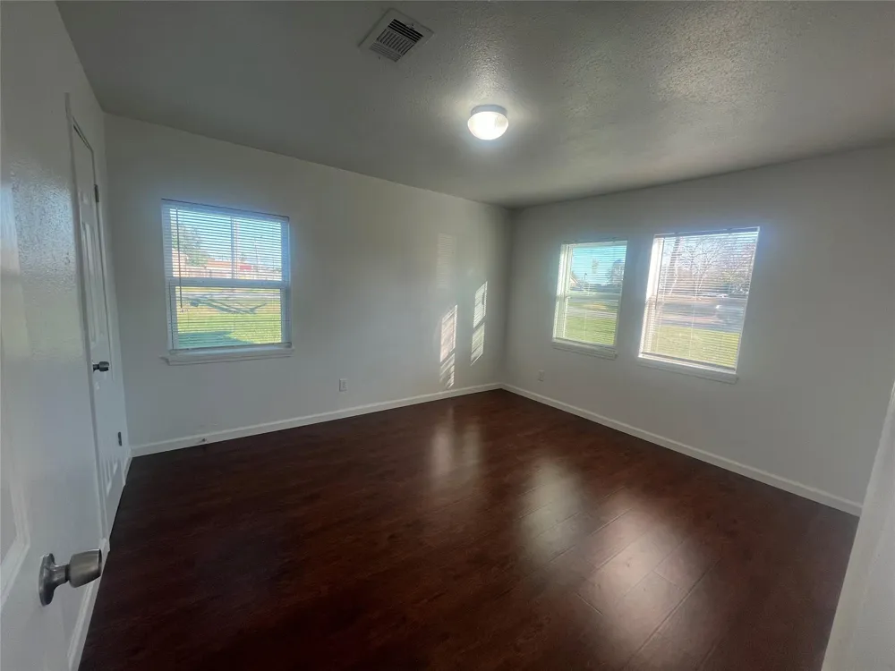 2302 35th Ave N Texas City, TX 77590