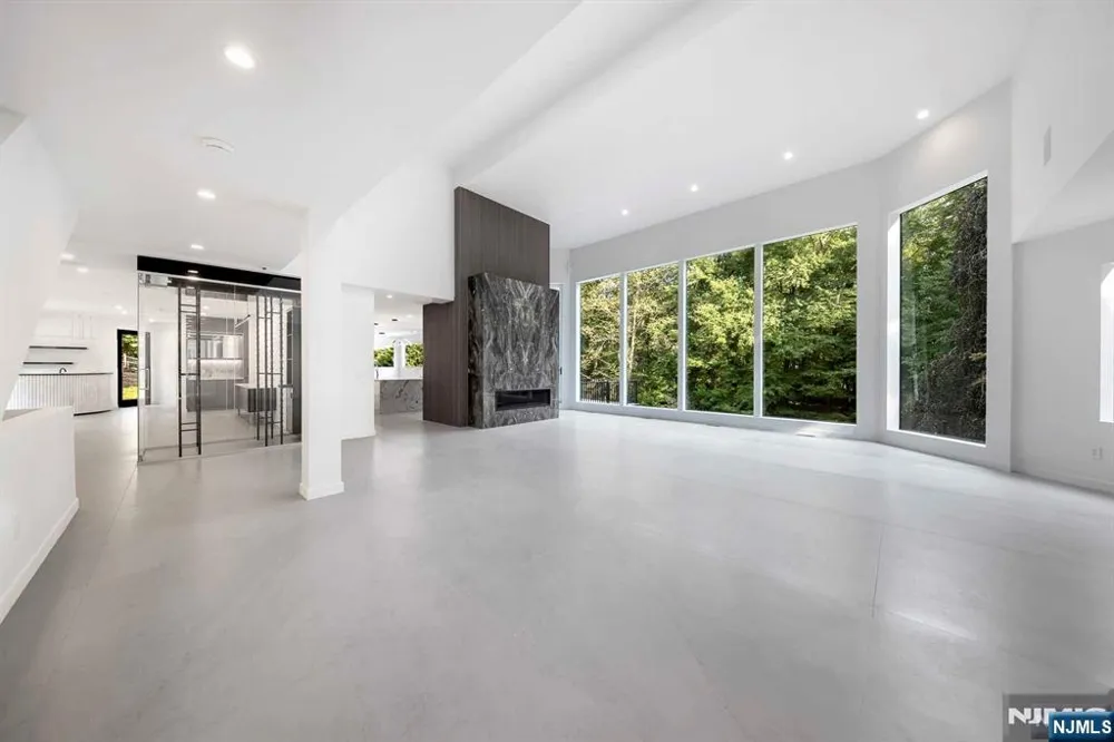 1 Lambs Lane Cresskill, NJ 07626