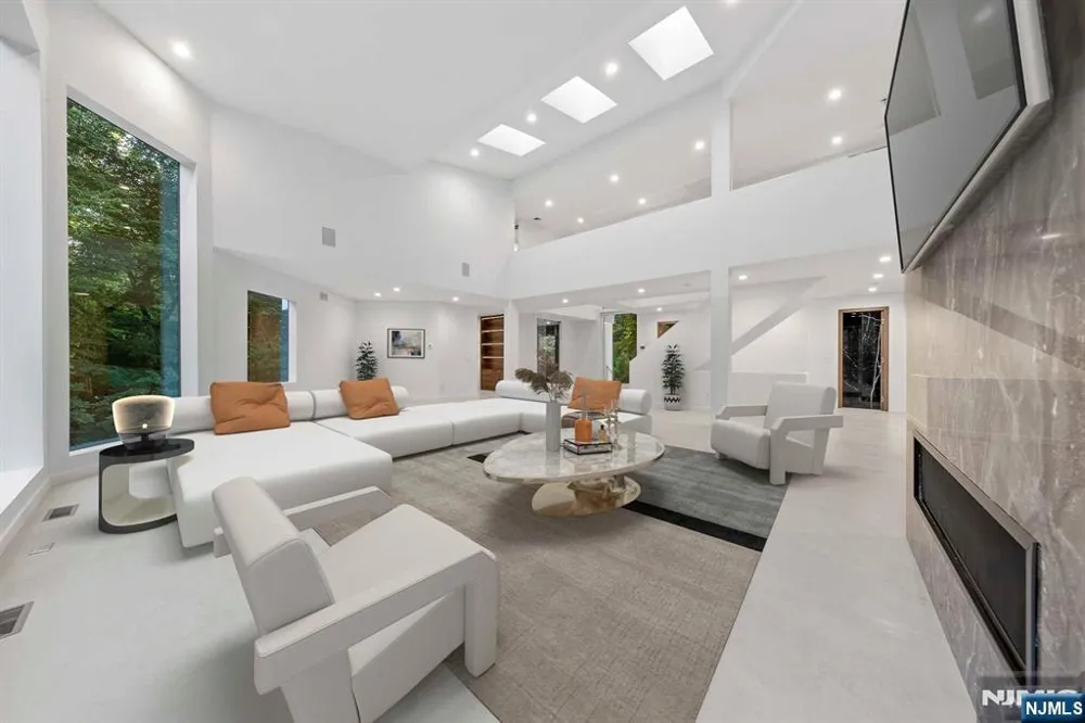 1 Lambs Lane Cresskill, NJ 07626