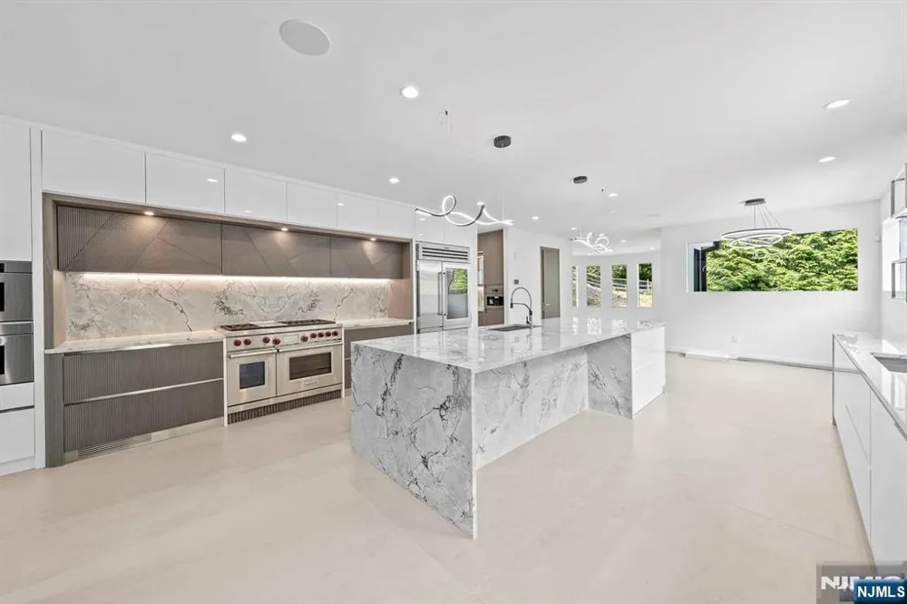 1 Lambs Lane Cresskill, NJ 07626