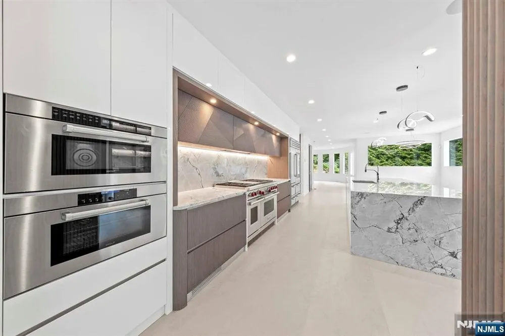 1 Lambs Lane Cresskill, NJ 07626
