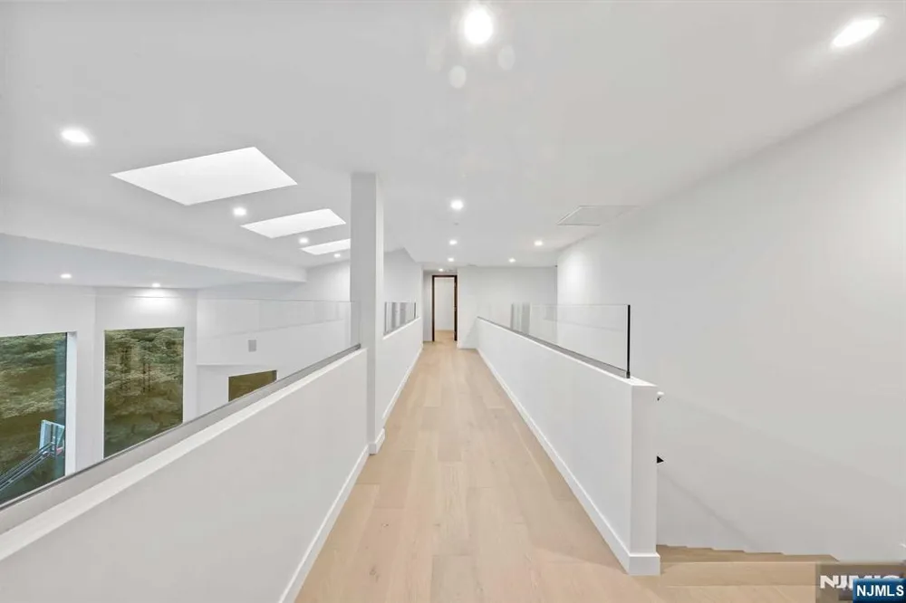 1 Lambs Lane Cresskill, NJ 07626