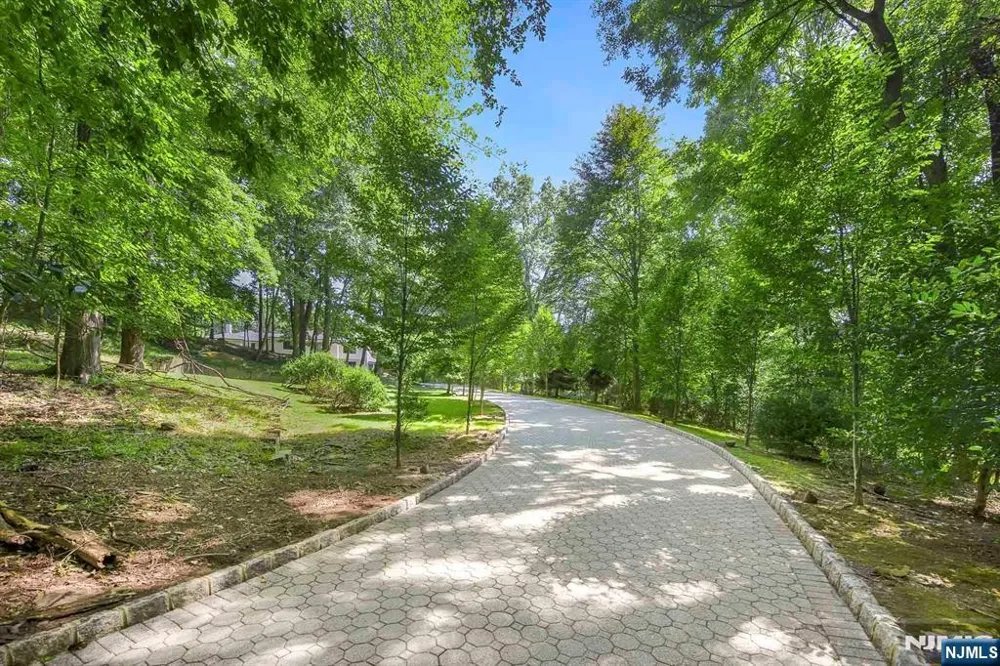 1 Lambs Lane Cresskill, NJ 07626