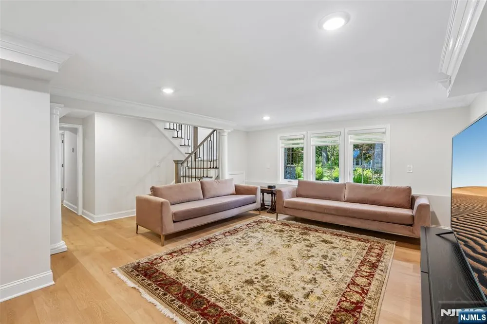 12 Parker Place Upper Saddle River, NJ 07458