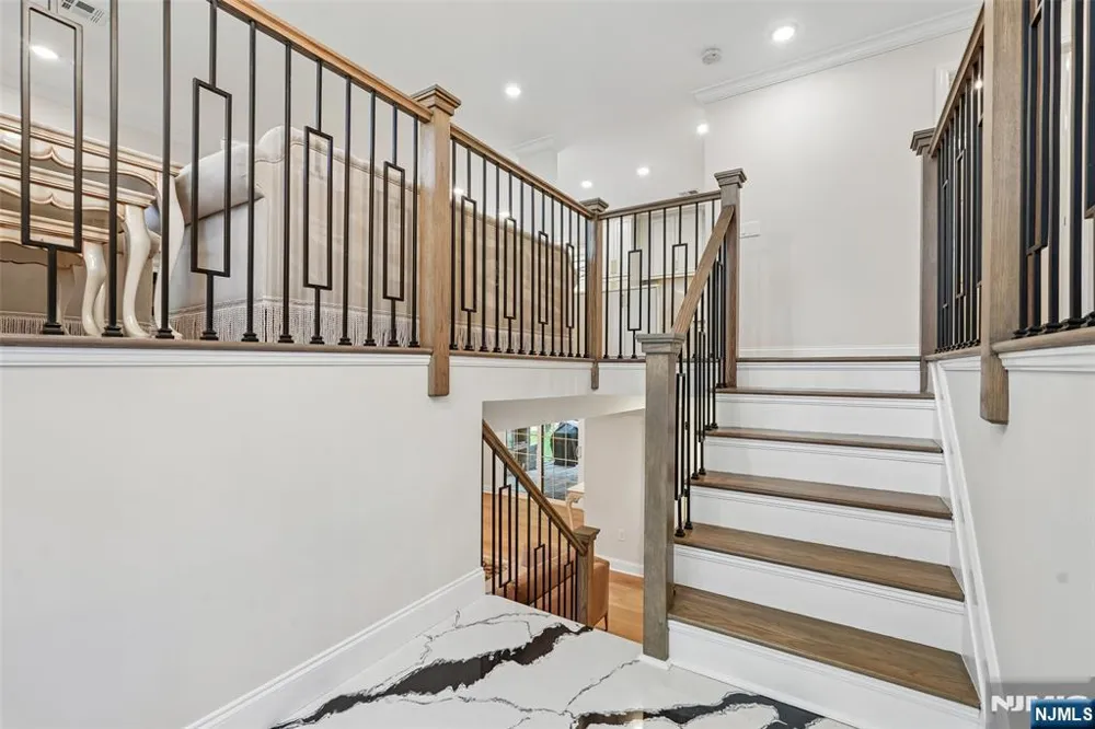 12 Parker Place Upper Saddle River, NJ 07458