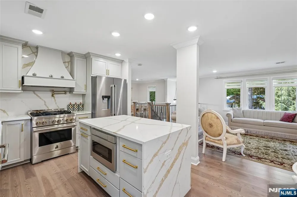 12 Parker Place Upper Saddle River, NJ 07458
