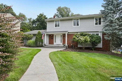 26 Almroth Drive