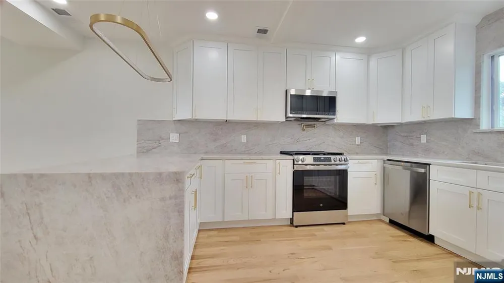 135 Lake Shore Drive Morris Township, NJ 07054