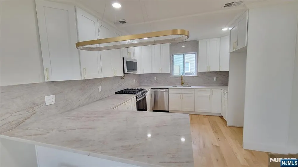 135 Lake Shore Drive Morris Township, NJ 07054