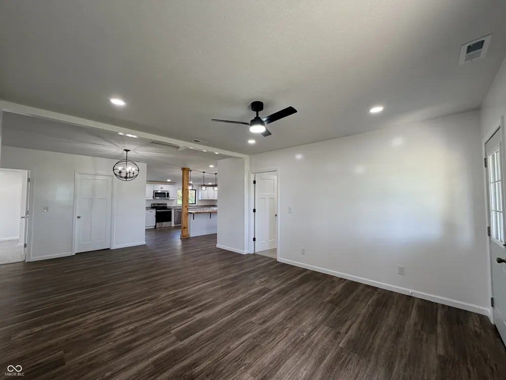4204 S Kingman Road Kingman, IN 47952