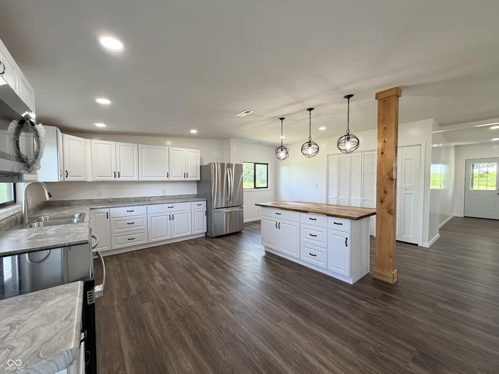 4204 S Kingman Road Kingman, IN 47952