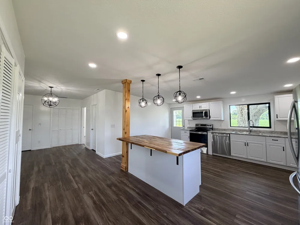 4204 S Kingman Road Kingman, IN 47952