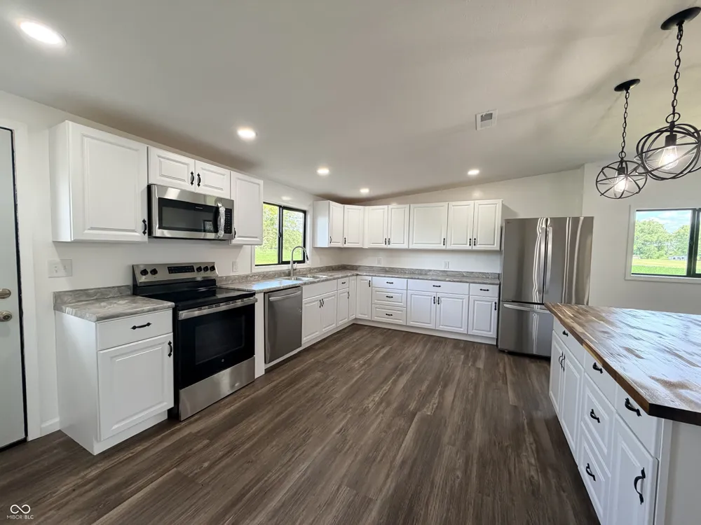 4204 S Kingman Road Kingman, IN 47952