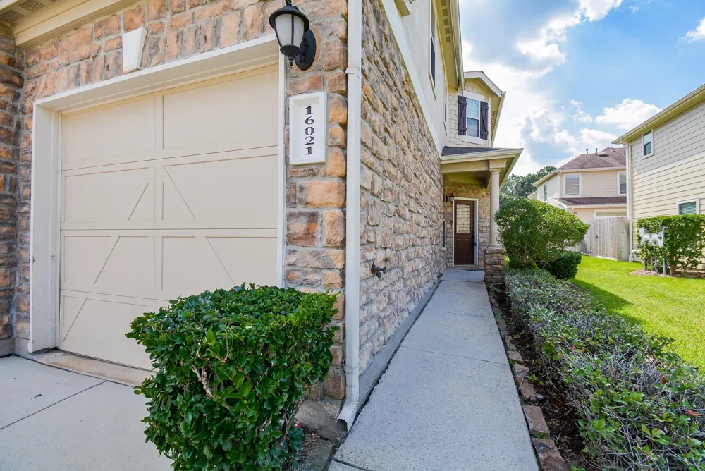 16021 Summerville Lake Drive Tomball, TX 77377