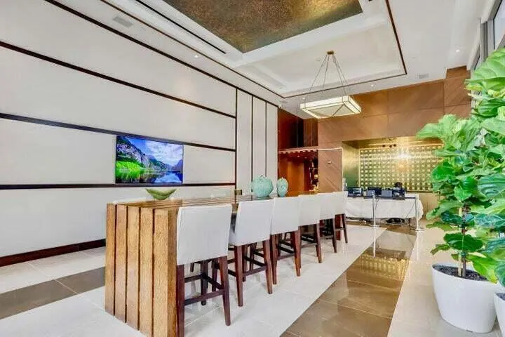 5875 COLLINS AVENUE #1606 Miami Beach, FL 33140