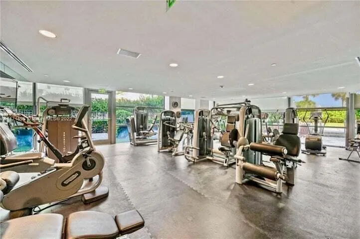 5875 COLLINS AVENUE #1606 Miami Beach, FL 33140