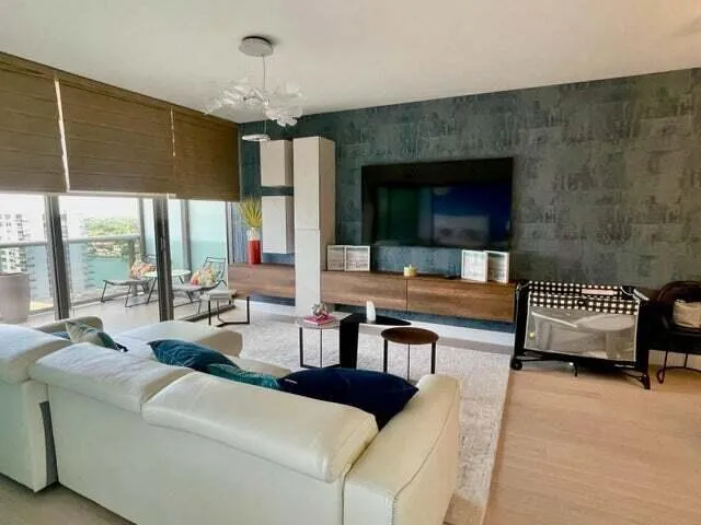 5875 COLLINS AVENUE #1606 Miami Beach, FL 33140